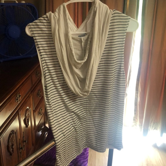 Sleeveless top/hoodie - Picture 2 of 2